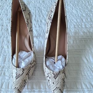 NWT BCBG Snakeskin Pumps